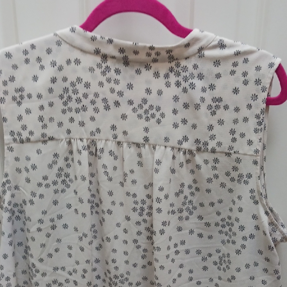 Vince Camuto Floral V-Neck Blouse - Cream and Black - Picture 7 of 8